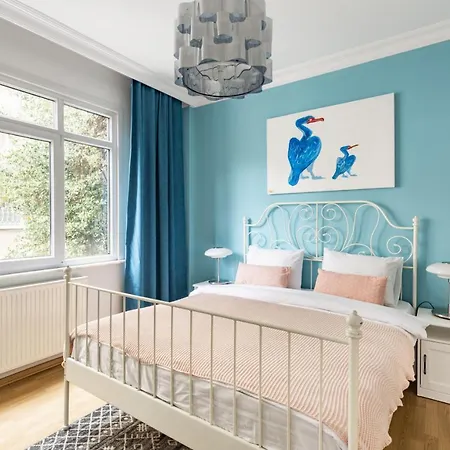 Apartmán Sleek Flat W Balcony 8 Min To Coast On Bagdat Ave *