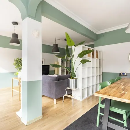 Apartmán Sleek Flat W Balcony 8 Min To Coast On Bagdat Ave
