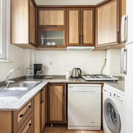 Sleek Flat W Balcony 8 Min To Coast On Bagdat Ave Apartmán