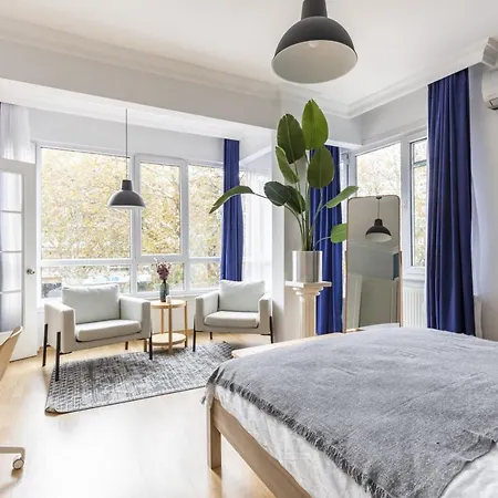 Sleek Flat W Balcony 8 Min To Coast On Bagdat Ave * Istanbul