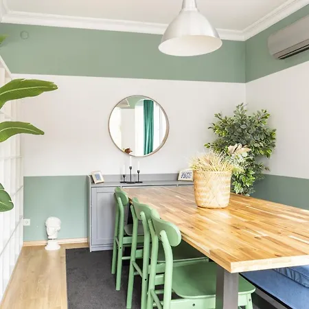 Sleek Flat W Balcony 8 Min To Coast On Bagdat Ave Apartment