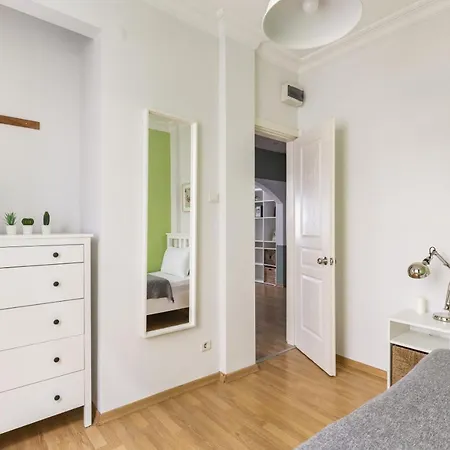 Sleek Flat W Balcony 8 Min To Coast On Bagdat Ave * Istanbul